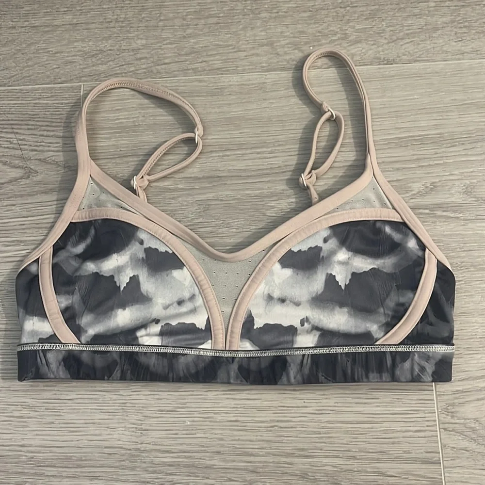 Lululemon sports bra!! with mesh! - Picture 1 of 2
